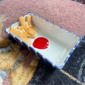 CERAMIC TRAY FRIES AND KETCHUP